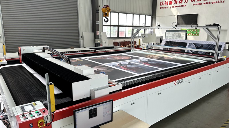 ifomethi enkulu ye-sublimated textile laser cutter yamabhanela, amafulegi, ihluzo, izimpawu ezithambile